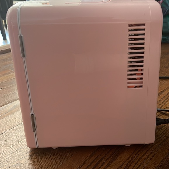 Mini Fridge - Picture 2 of 6